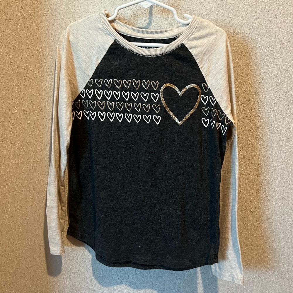 Cat & Jack size m (7/8) long sleeve gray tee with rose gold heart graphic